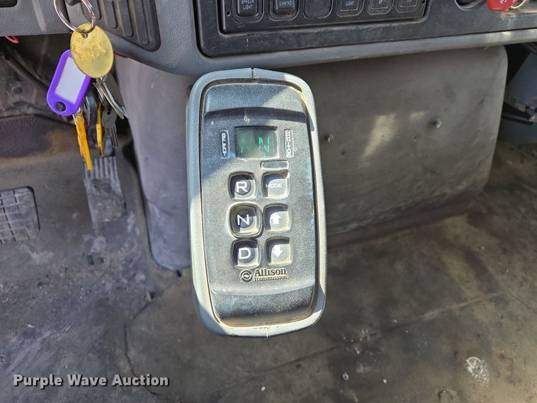 image for item EJ7341 2007 International 7400 Crew Cab dump truck