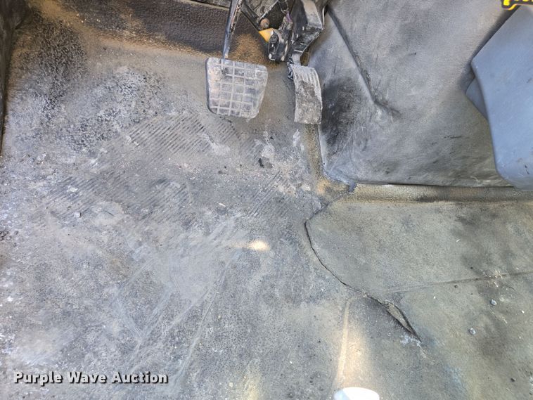 image for item EJ7341 2007 International 7400 Crew Cab dump truck