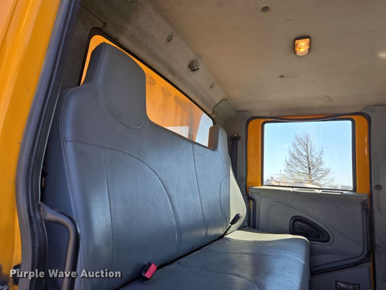 image for item EJ7341 2007 International 7400 Crew Cab dump truck