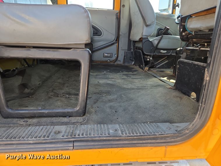 image for item EJ7341 2007 International 7400 Crew Cab dump truck