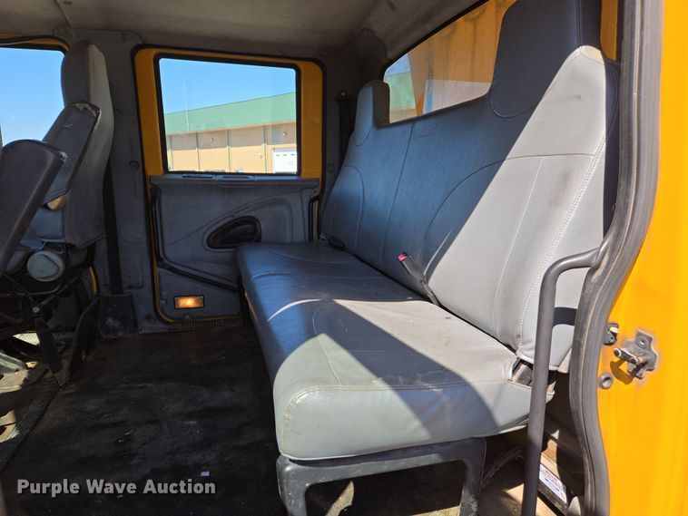 image for item EJ7341 2007 International 7400 Crew Cab dump truck