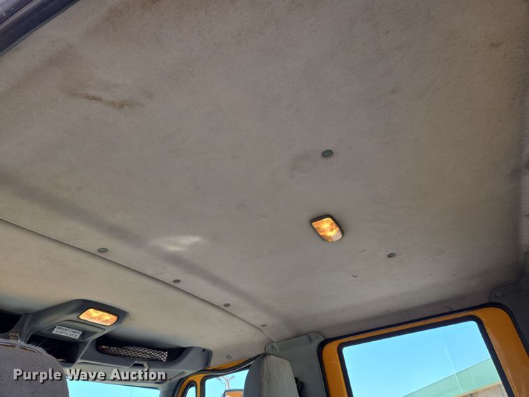 image for item EJ7341 2007 International 7400 Crew Cab dump truck