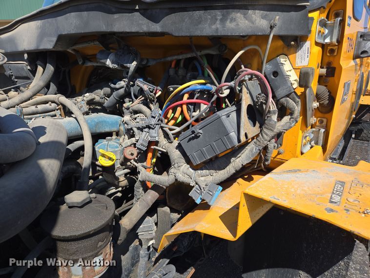 image for item EJ7341 2007 International 7400 Crew Cab dump truck