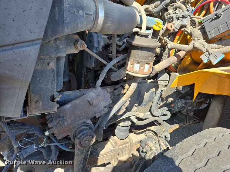 image for item EJ7341 2007 International 7400 Crew Cab dump truck