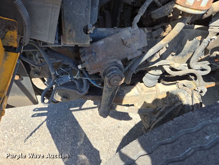 image for item EJ7341 2007 International 7400 Crew Cab dump truck