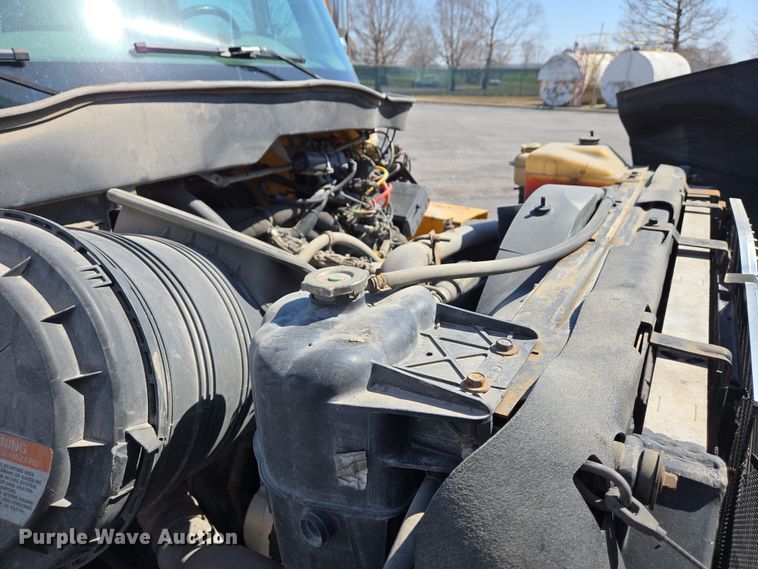 image for item EJ7341 2007 International 7400 Crew Cab dump truck