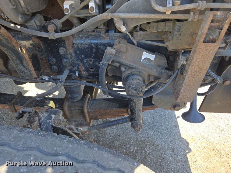 image for item EJ7341 2007 International 7400 Crew Cab dump truck