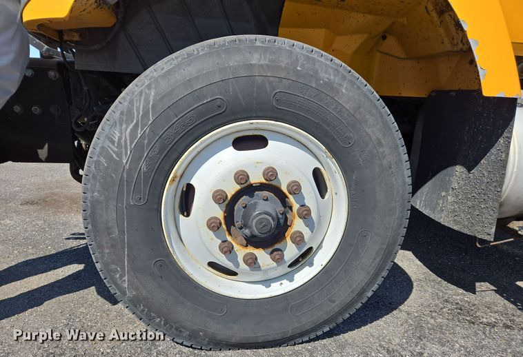 image for item EJ7341 2007 International 7400 Crew Cab dump truck