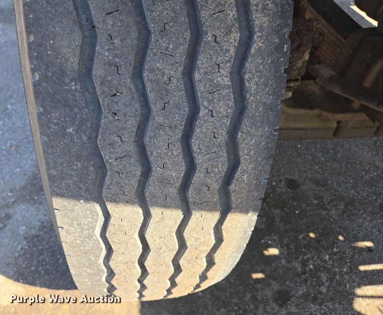 image for item EJ7341 2007 International 7400 Crew Cab dump truck