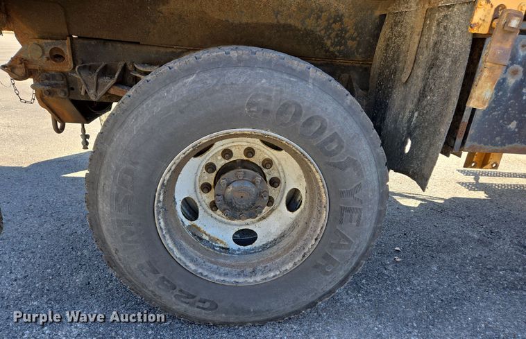 image for item EJ7341 2007 International 7400 Crew Cab dump truck