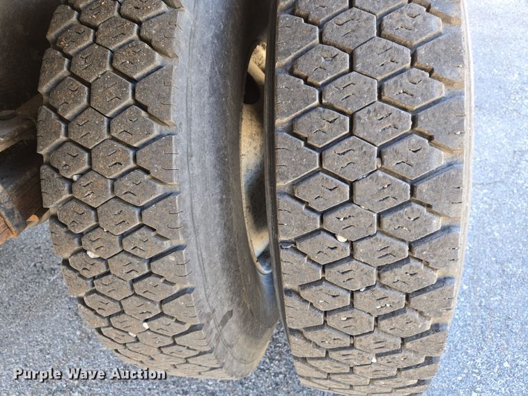 image for item EJ7341 2007 International 7400 Crew Cab dump truck