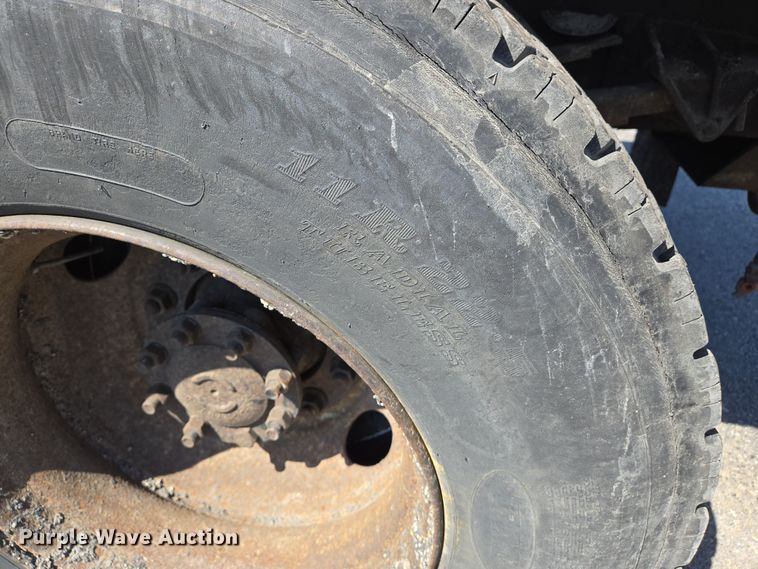 image for item EJ7341 2007 International 7400 Crew Cab dump truck