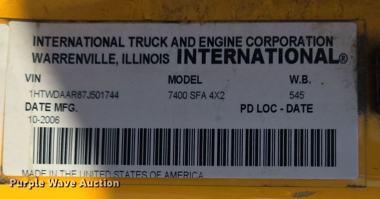 image for item EJ7341 2007 International 7400 Crew Cab dump truck