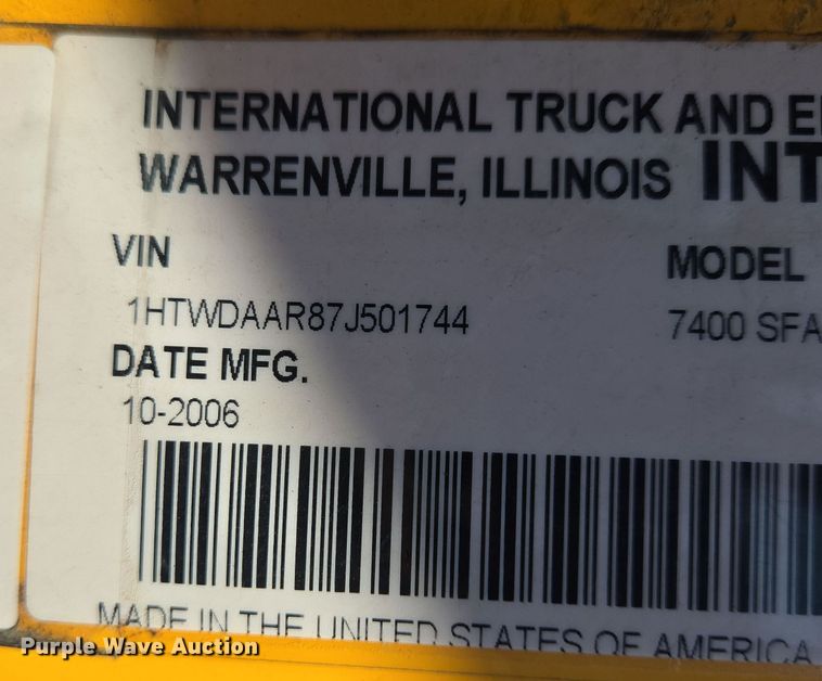 image for item EJ7341 2007 International 7400 Crew Cab dump truck