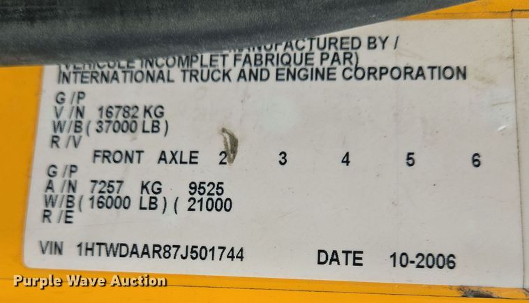 image for item EJ7341 2007 International 7400 Crew Cab dump truck