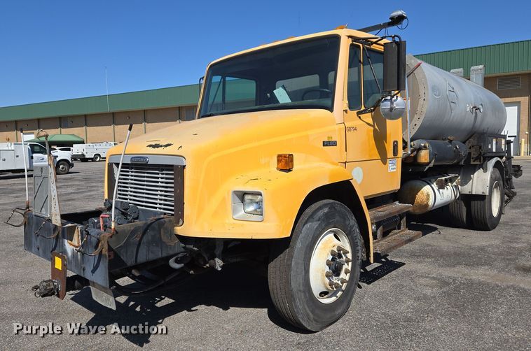 image for item EJ7342 2003 International FL80 oil distributor truck