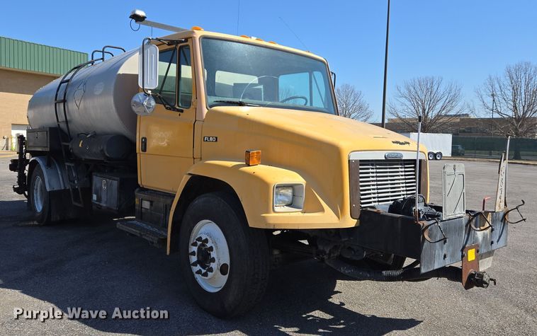 image for item EJ7342 2003 International FL80 oil distributor truck