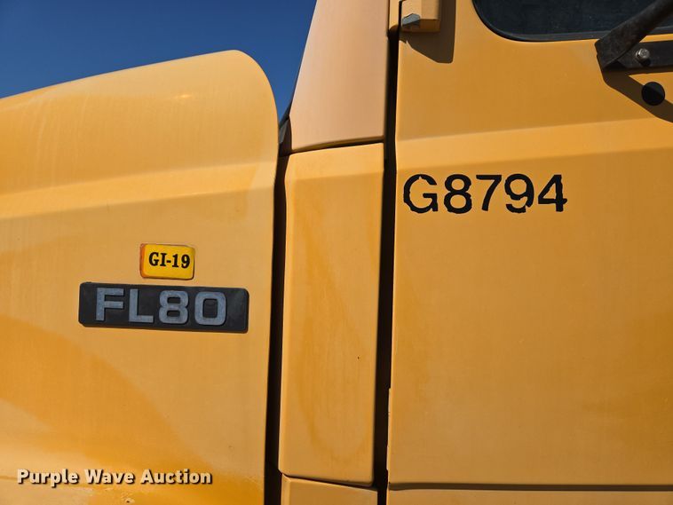 image for item EJ7342 2003 International FL80 oil distributor truck