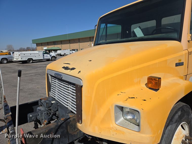 image for item EJ7342 2003 International FL80 oil distributor truck