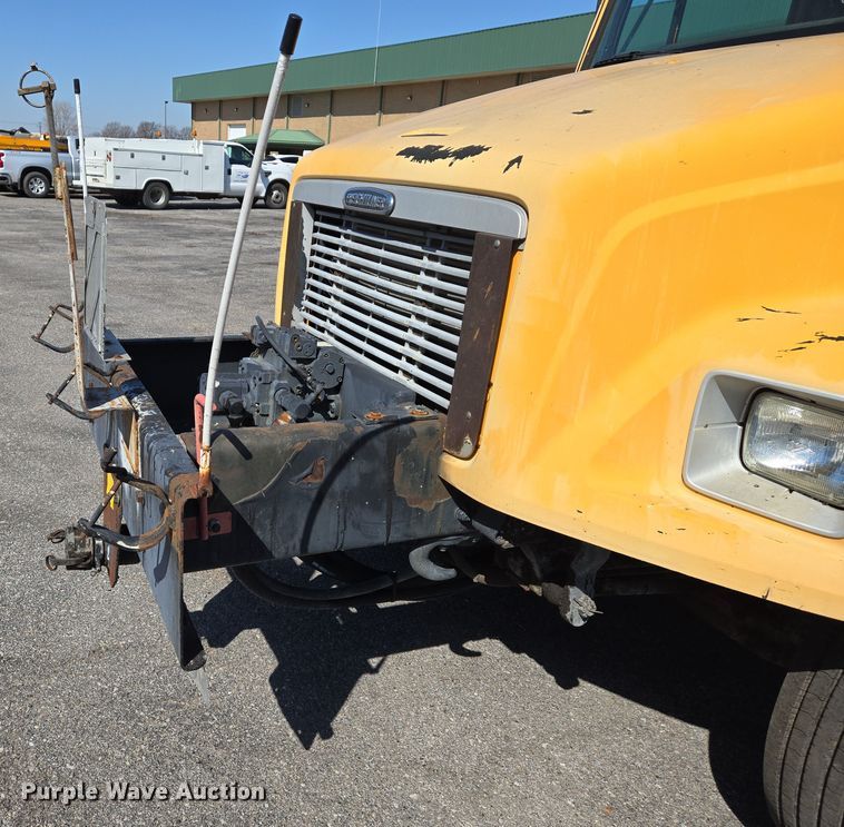 image for item EJ7342 2003 International FL80 oil distributor truck