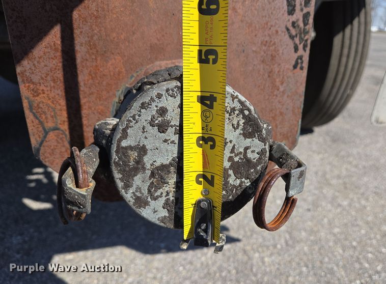 image for item EJ7342 2003 International FL80 oil distributor truck