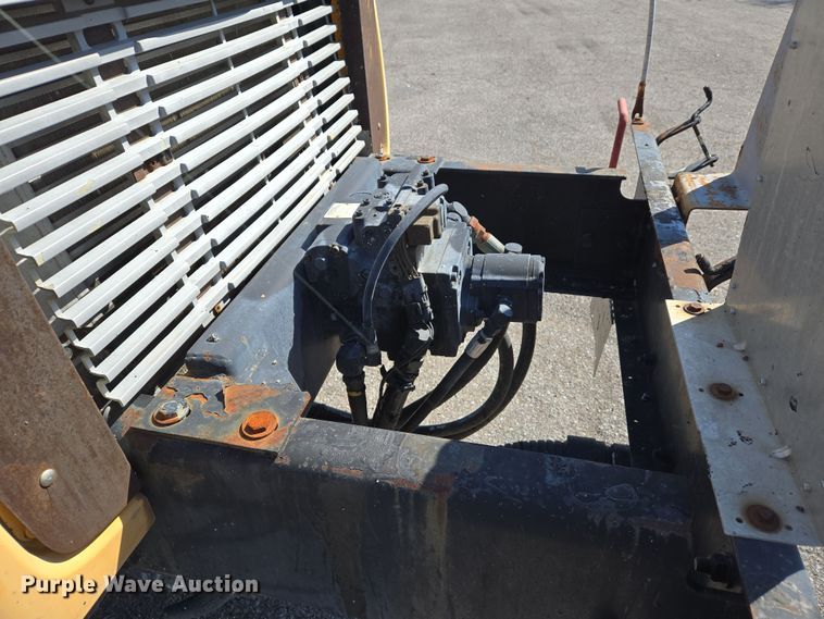 image for item EJ7342 2003 International FL80 oil distributor truck