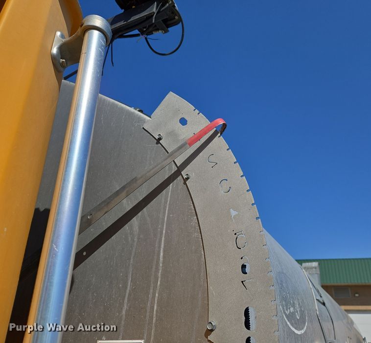 image for item EJ7342 2003 International FL80 oil distributor truck