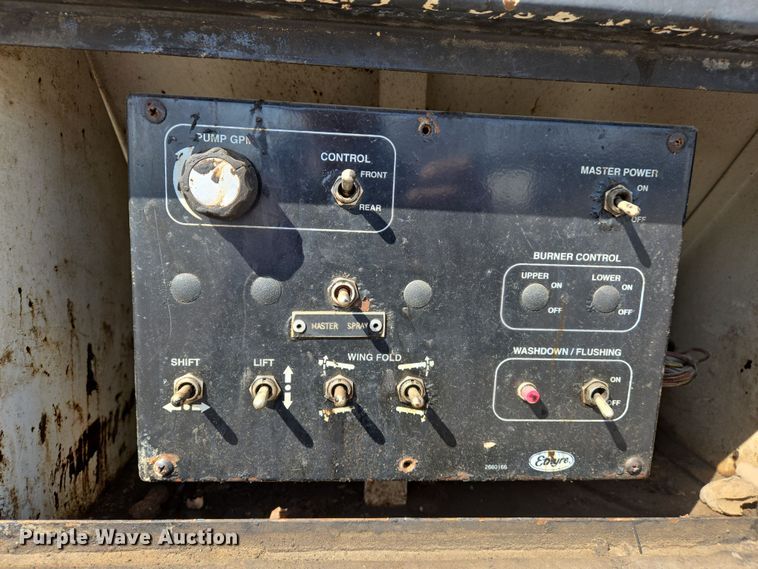 image for item EJ7342 2003 International FL80 oil distributor truck