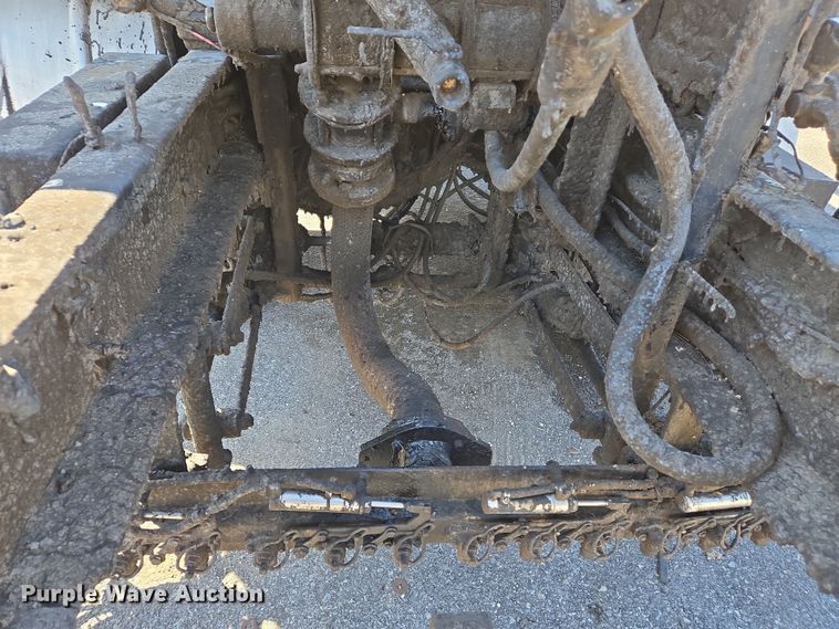 image for item EJ7342 2003 International FL80 oil distributor truck