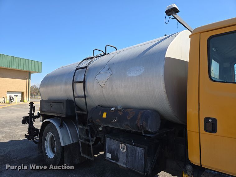 image for item EJ7342 2003 International FL80 oil distributor truck