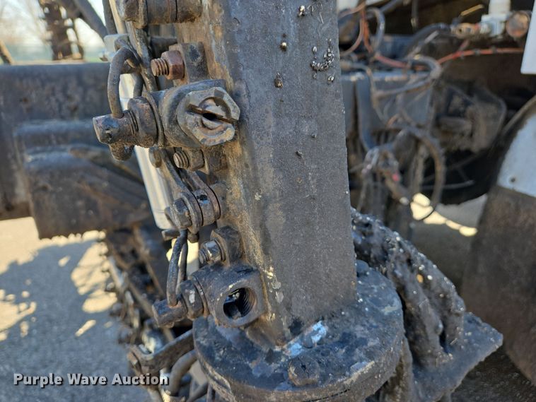 image for item EJ7342 2003 International FL80 oil distributor truck