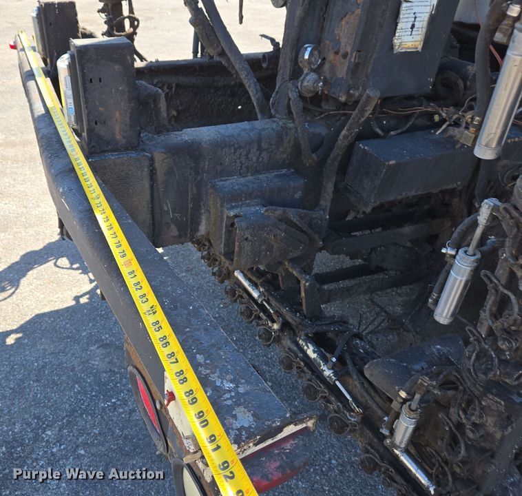 image for item EJ7342 2003 International FL80 oil distributor truck