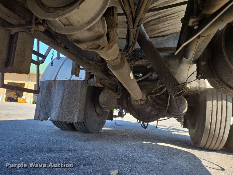 image for item EJ7342 2003 International FL80 oil distributor truck