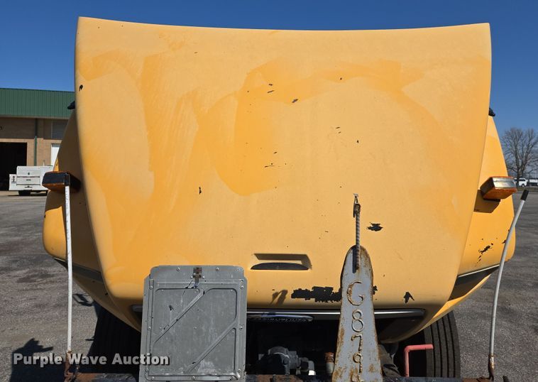 image for item EJ7342 2003 International FL80 oil distributor truck