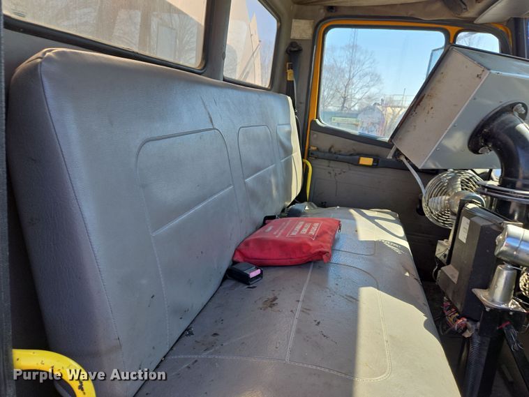 image for item EJ7342 2003 International FL80 oil distributor truck