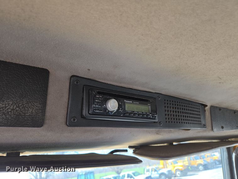 image for item EJ7342 2003 International FL80 oil distributor truck