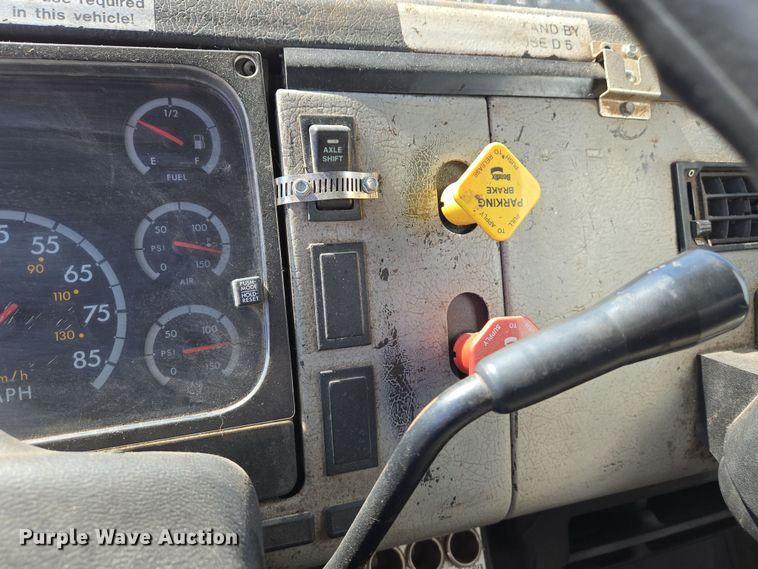 image for item EJ7342 2003 International FL80 oil distributor truck