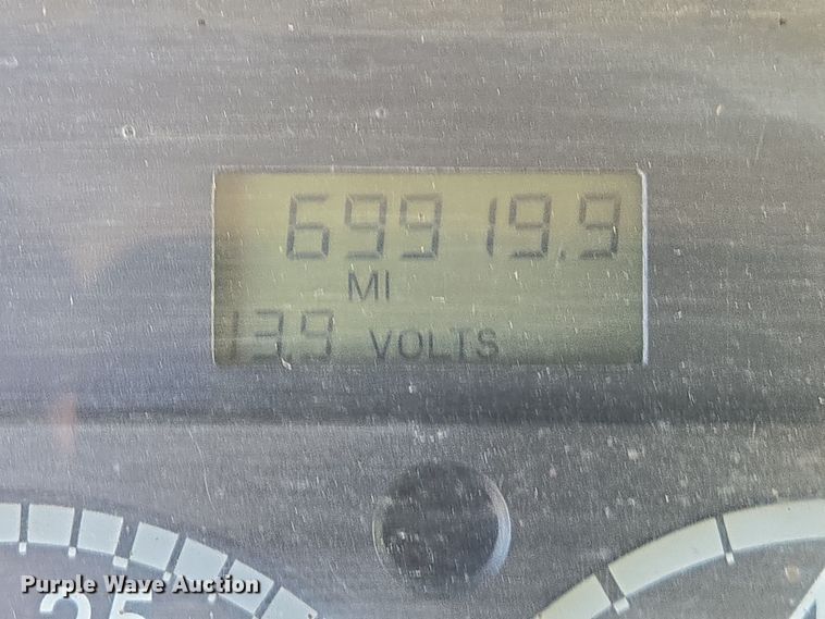 image for item EJ7342 2003 International FL80 oil distributor truck