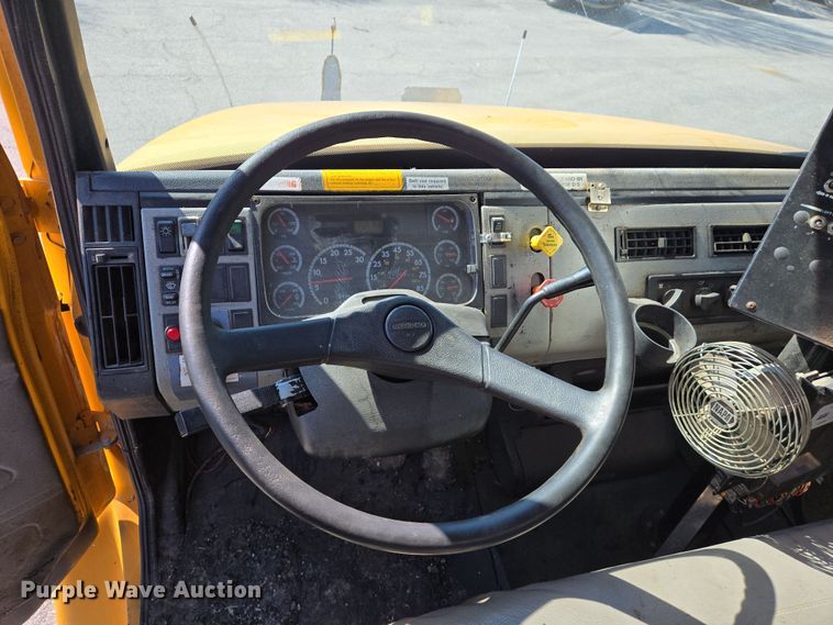 image for item EJ7342 2003 International FL80 oil distributor truck