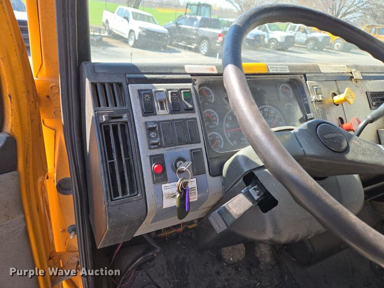 image for item EJ7342 2003 International FL80 oil distributor truck