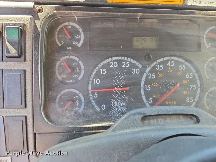 image for item EJ7342 2003 International FL80 oil distributor truck