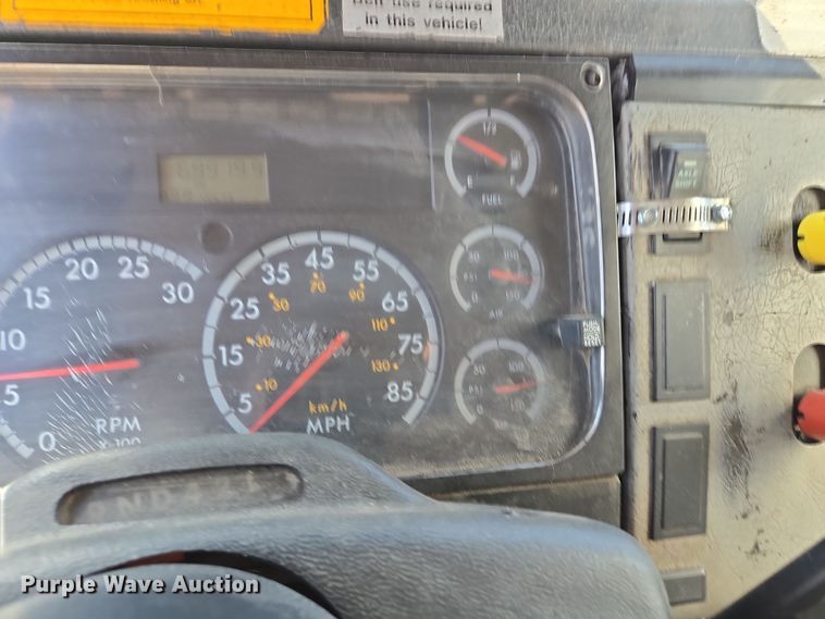 image for item EJ7342 2003 International FL80 oil distributor truck