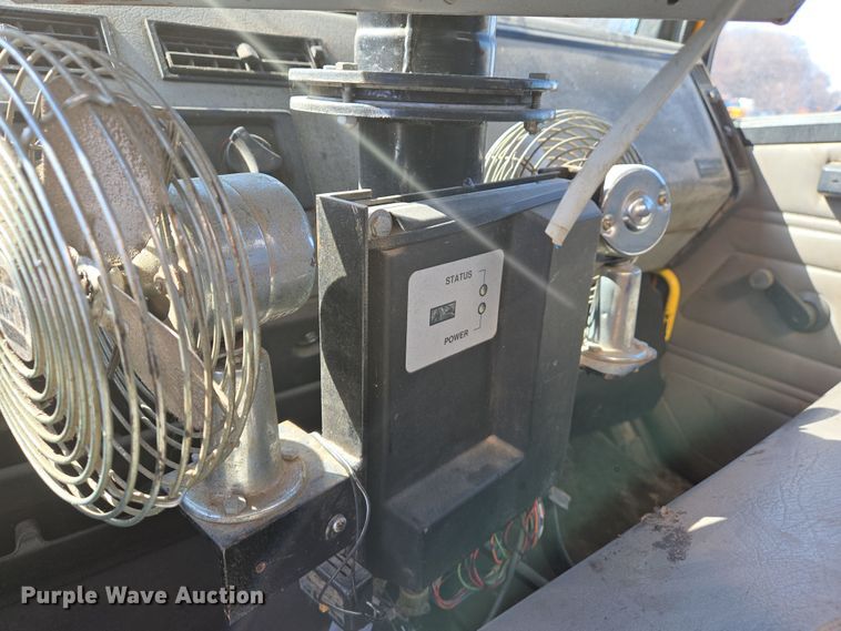 image for item EJ7342 2003 International FL80 oil distributor truck