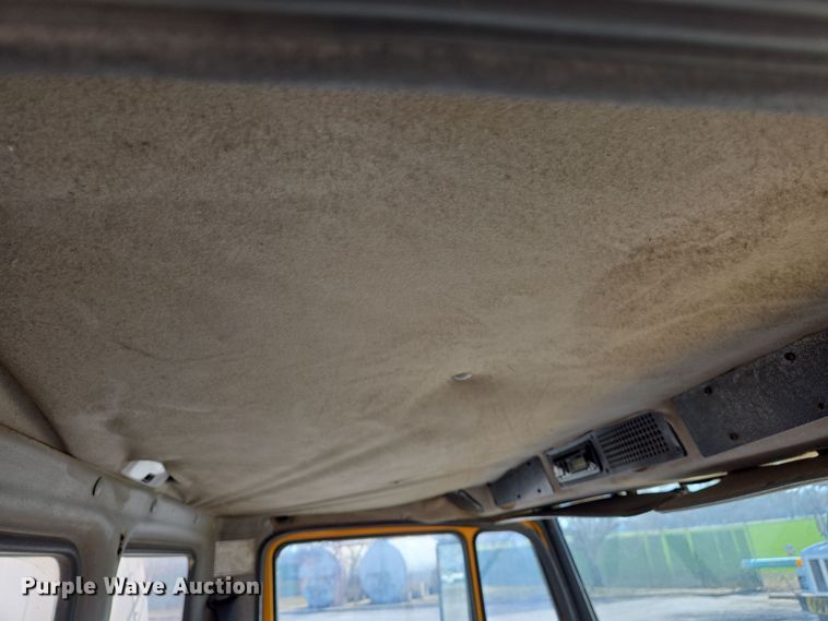 image for item EJ7342 2003 International FL80 oil distributor truck