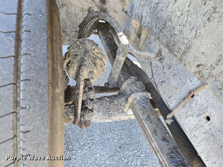 image for item EJ7342 2003 International FL80 oil distributor truck