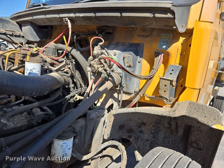 image for item EJ7342 2003 International FL80 oil distributor truck