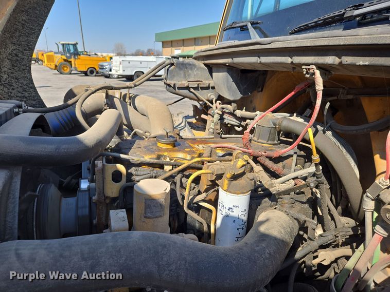 image for item EJ7342 2003 International FL80 oil distributor truck