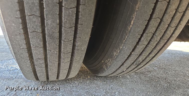 image for item EJ7342 2003 International FL80 oil distributor truck