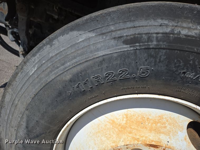 image for item EJ7342 2003 International FL80 oil distributor truck