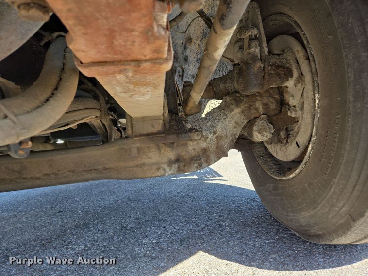 image for item EJ7342 2003 International FL80 oil distributor truck